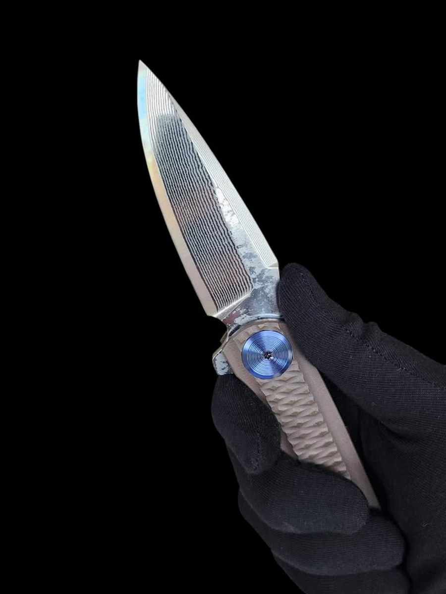 Bronze Field — Damascus · Bronze anodised