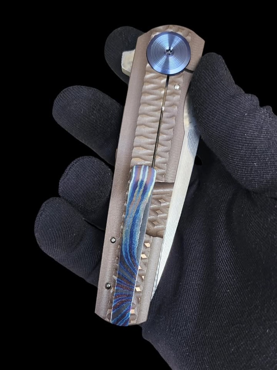 Bronze Field — Damascus · Bronze anodised