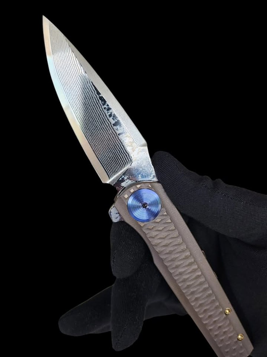 Bronze Field — Damascus · Bronze anodised