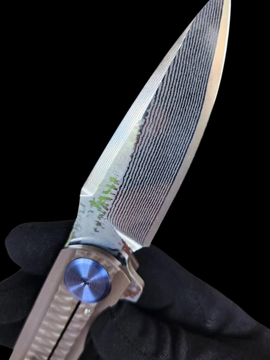 Bronze Field — Damascus · Bronze anodised